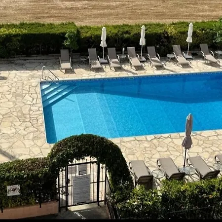 Appartamento Two Bedroom With Pool *